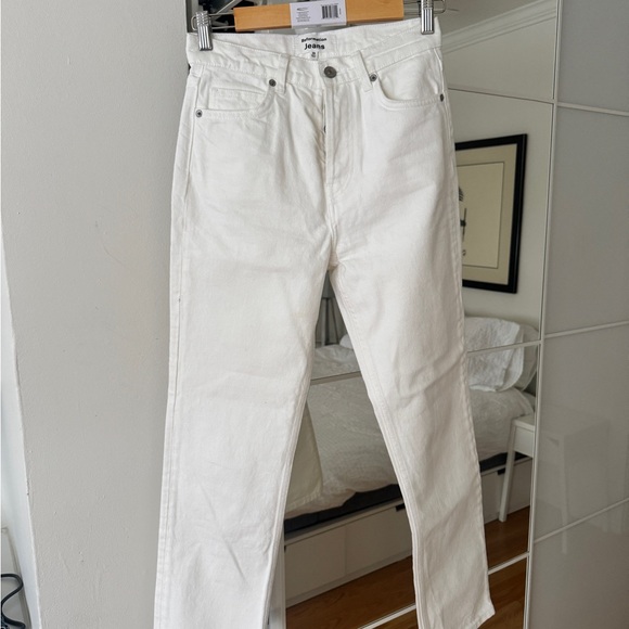 Reformation - Cynthia High Rise Straight Jean in White - Picture 4 of 6